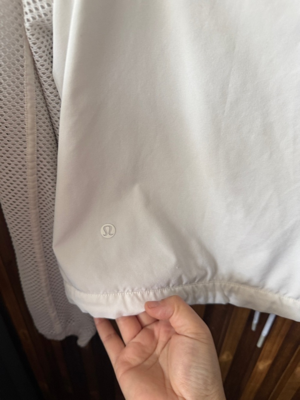 LULULEMON Catch a Breeze Pullover with Hood. Size 6 - Picture 8 of 10